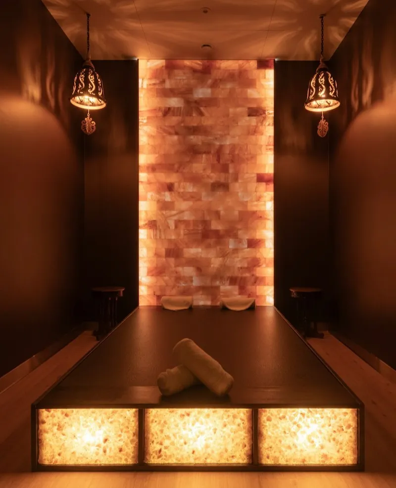 Sauna skalna Ganbanyoku Kraków — wnętrze sauny skalnej Thailantis SPA